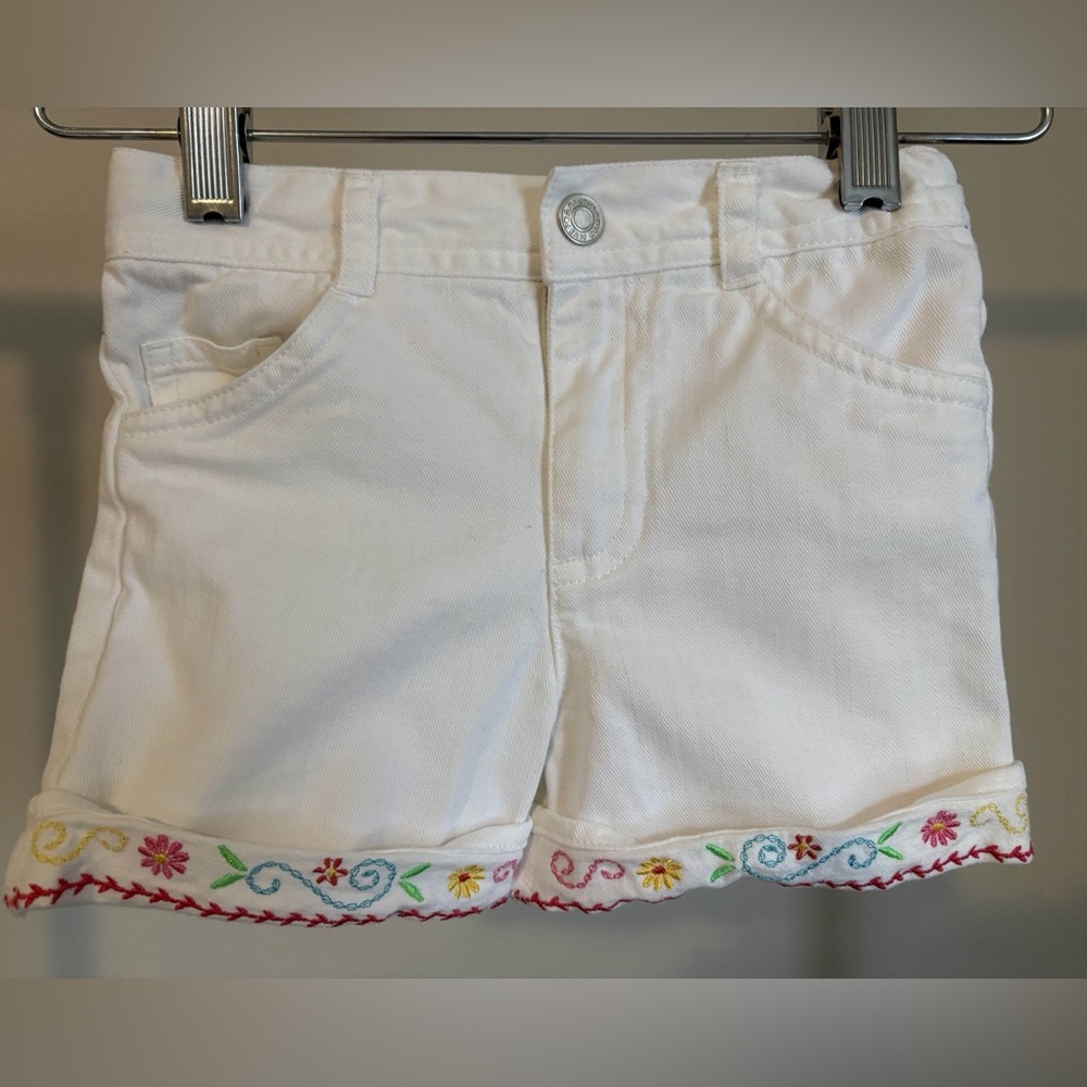 Arizona Jean Company White Shorts with Multicolor Embroidered Hem